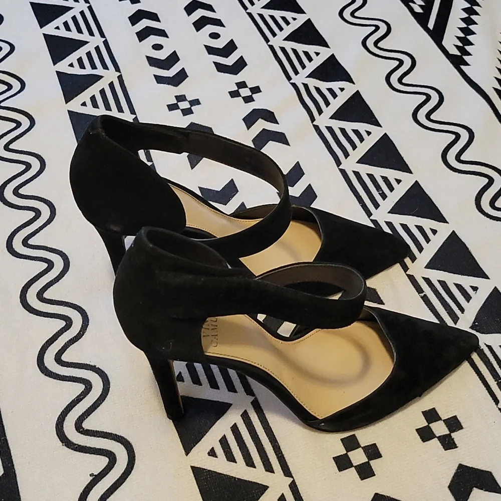 Shoes - Picture 3 of 4